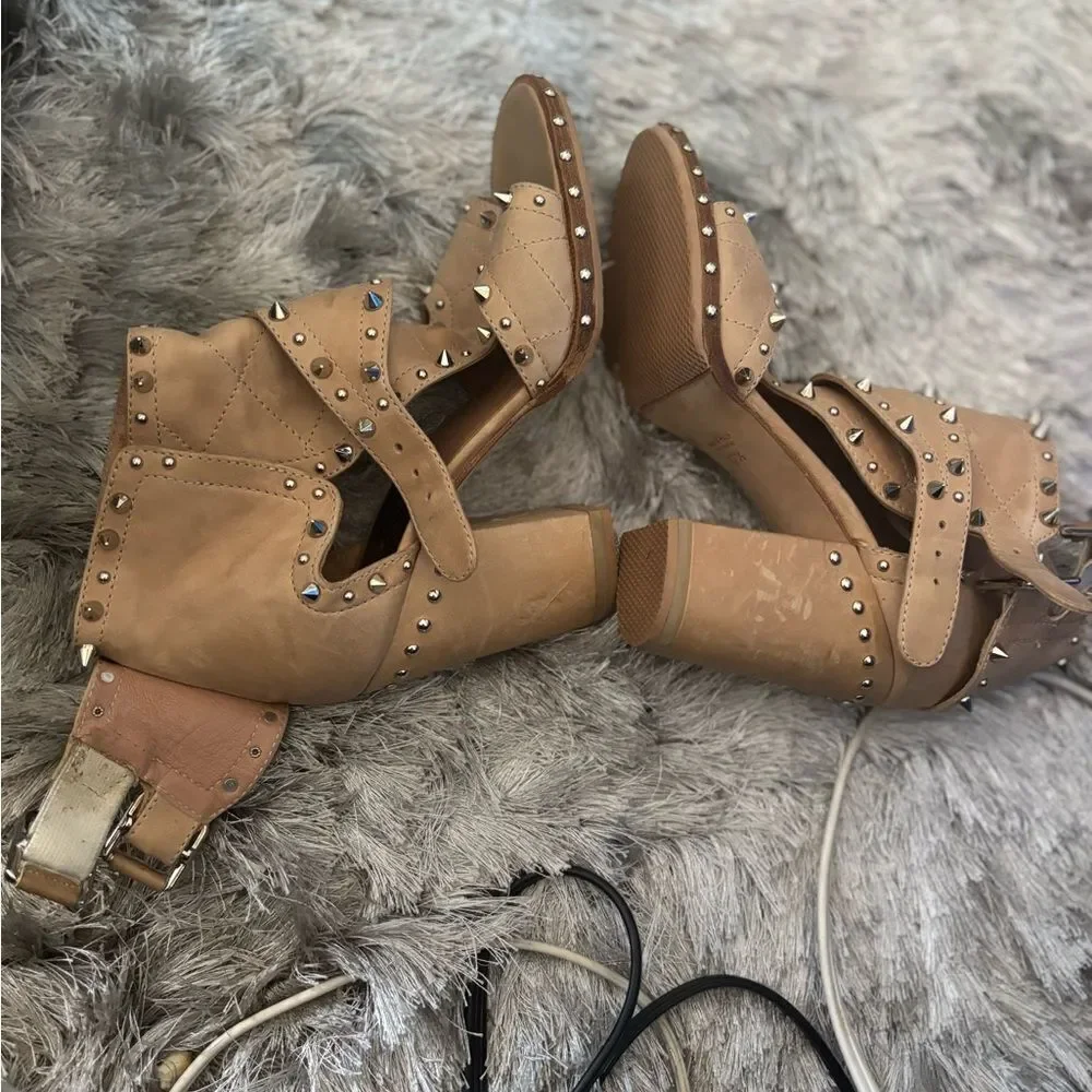Laurence Dacade liquidation sale